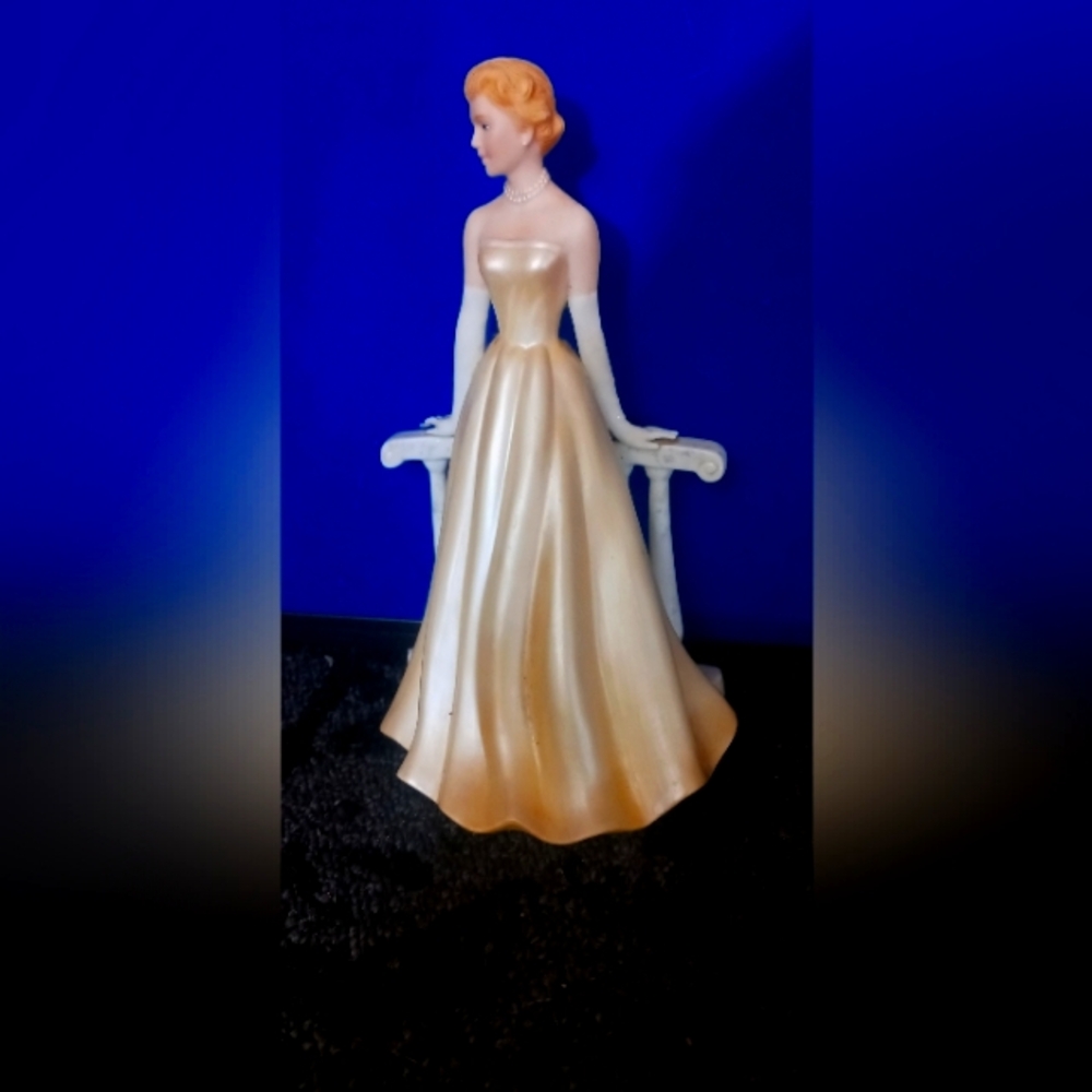 Elegant master piece Cream Figurine name Grace Patricia 2004 - Picture 1 of 5